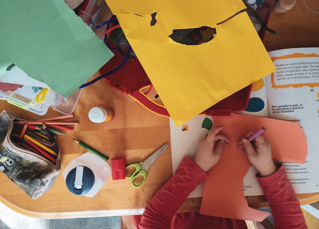 Kids Arts & Crafts Holiday Sessions - Photo 1
