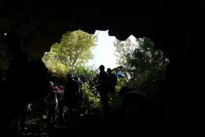 Enfants Nature - Lava tunnel and cliffs adventure