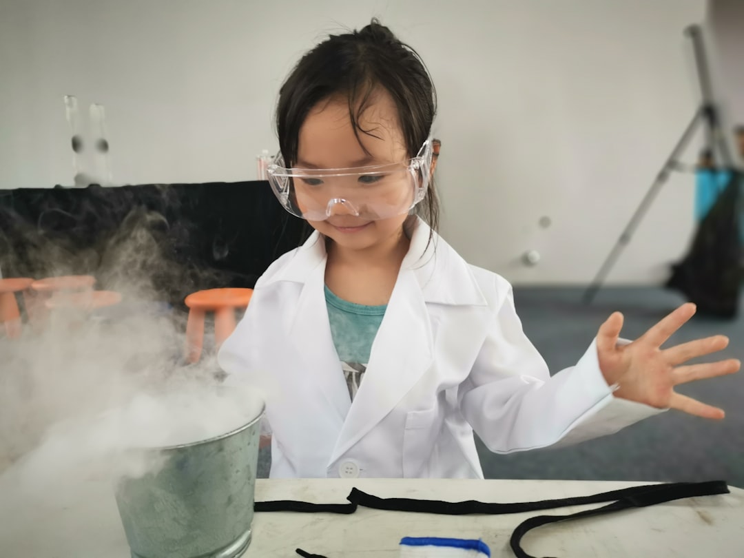 Kids Science Class - Photo 1